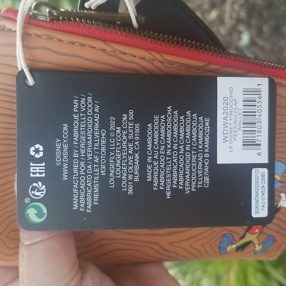 LOUNGEFLY👑 DISNEY PINOCCHIO & JIMINI CRICKET WALLET - Picture 6 of 6